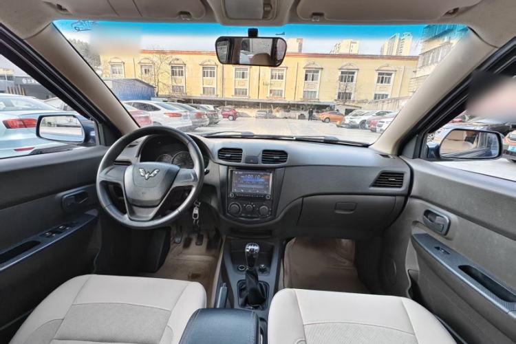 Used Wuling Hongguang 2014 1.2L Standard Model China IV
