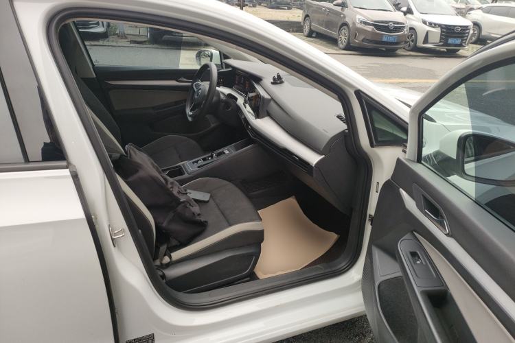 Used Volkswagen Golf 2023 200TSI DSG
