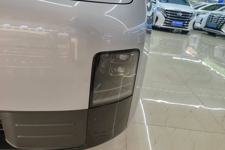 Used Li Auto MEGA 2024 Ultra Model
