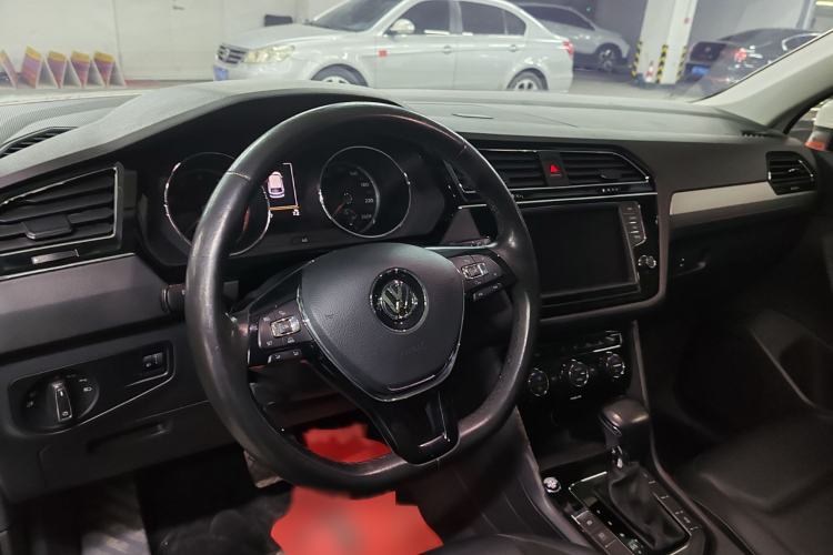 Used Volkswagen Tiguan L 2017 330TSI Automatic Two-Wheel Drive Luxury Edition
