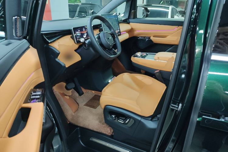 Used  LEVC L380 2024 140-Degree 6-Seater All-Wheel-Drive Ultra
