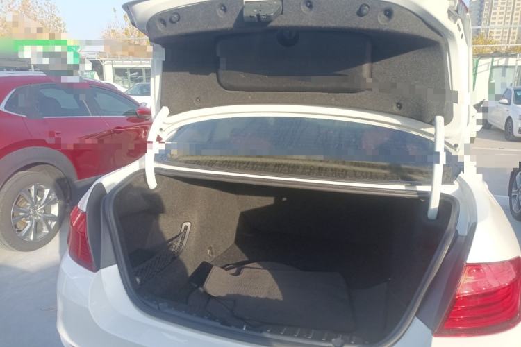 Used BMW 5 Series 2014 530Li Leading Model
