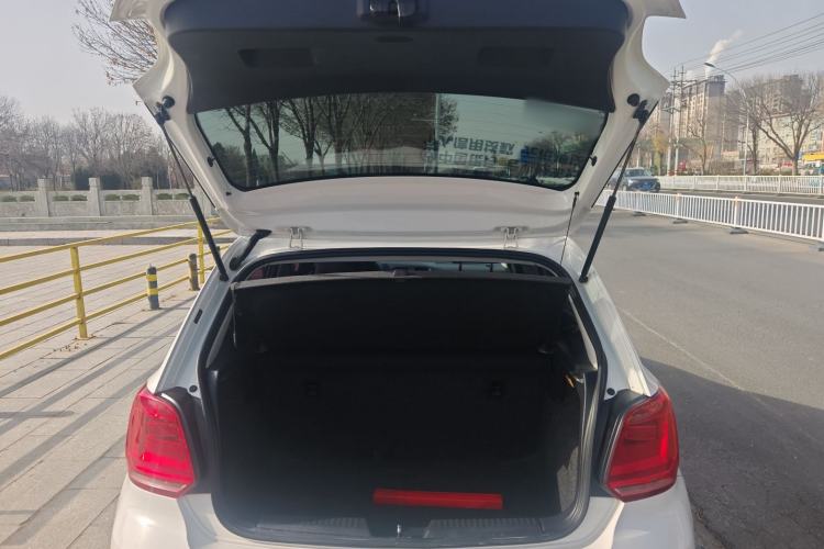 Used Volkswagen Polo 2014 1.4L Manual Fashion Edition
