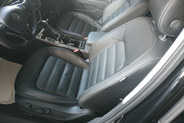 Used Volkswagen Passat 2017 330TSI DSG Luxury Edition
