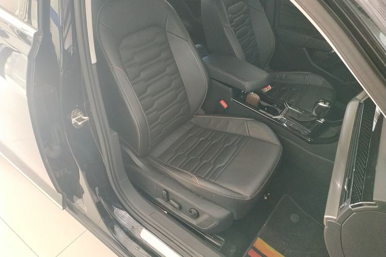 Used Volkswagen Passat 2020 Facelift 330TSI Elite Edition China VI Standard
