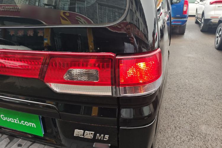 Used FORTHING Lingzhi 2017 M5 1.6L Standard Model
