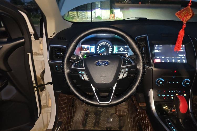 Used Ford Edge 2016 EcoBoost 245 Four-Wheel Drive Titanium Edition 7-Seater
