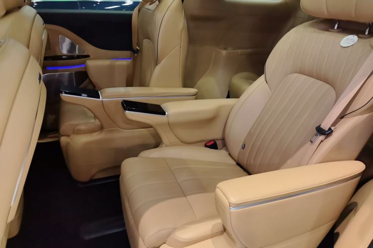 Used VOYAH Dream 2025 PHEV Four-Wheel-Drive Flagship Kunpeng Edition
