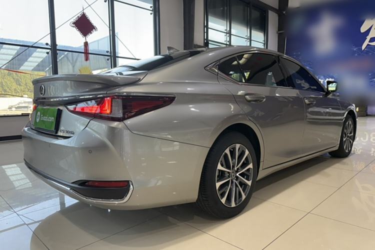 Used Lexus ES 2022 300h Excellence Edition
