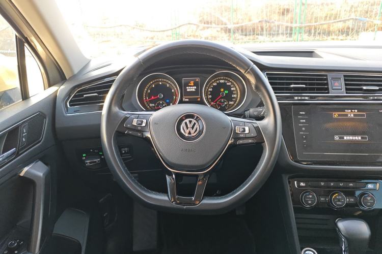 Used Volkswagen Tiguan L 2019 Updated Version 330TSI Automatic Two-Wheel Drive Panoramic Comfort Edition China VI Standard
