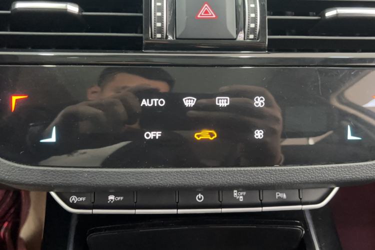 Used Hongqi HS5 2022 Revised Version 2.0T Smart Connect Flagship Edition
