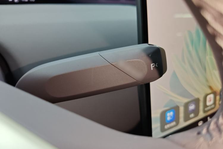 Used  12 2024 700 Three-Laser Rear-Wheel Drive Luxury Edition
