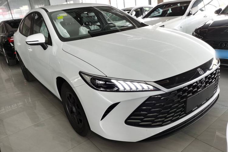 Used BYD Qin PLUS 2025 DM-i Smart Drive 55KM Leading Model
