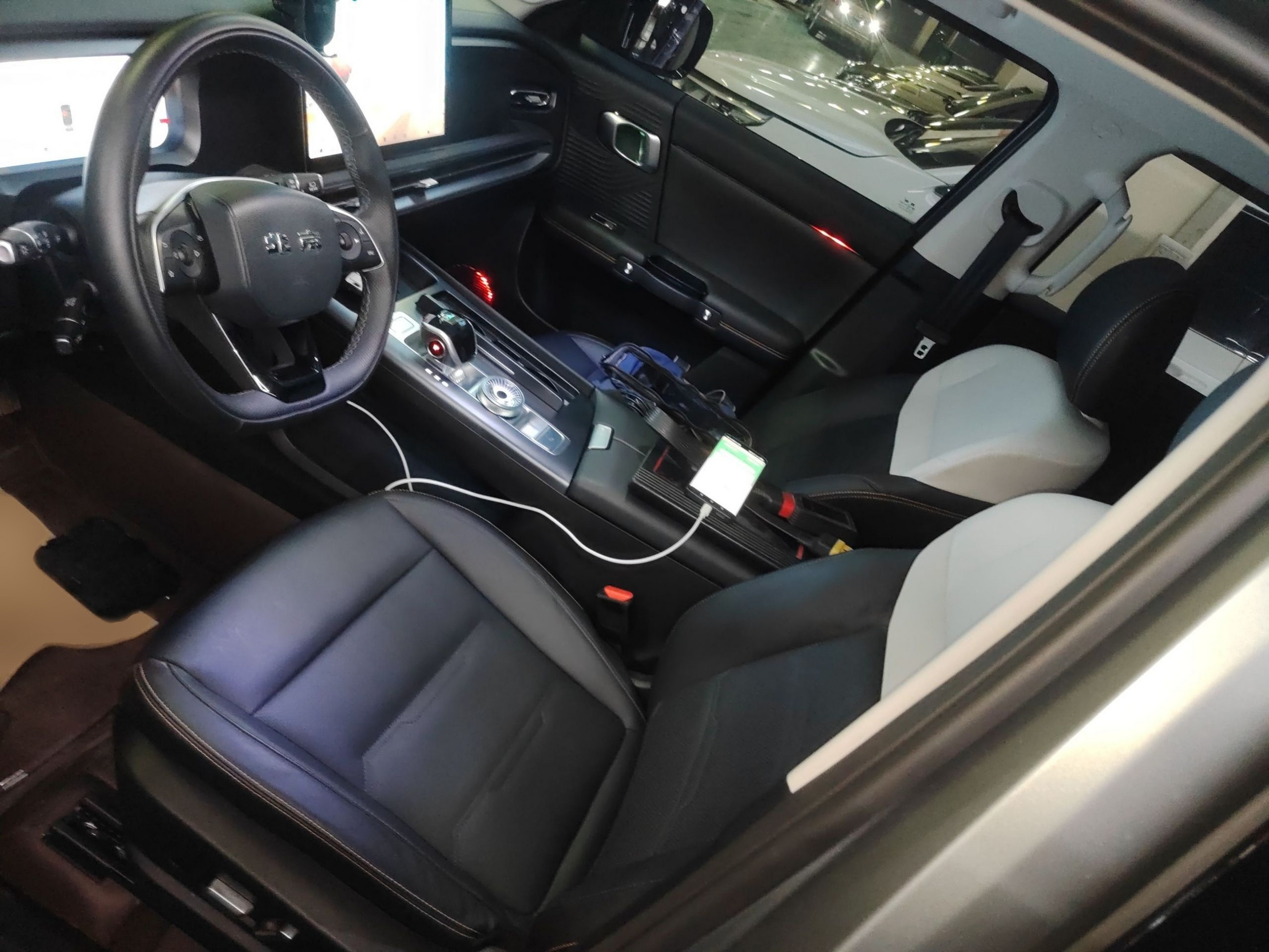 Переднее сиденье в автомобиле