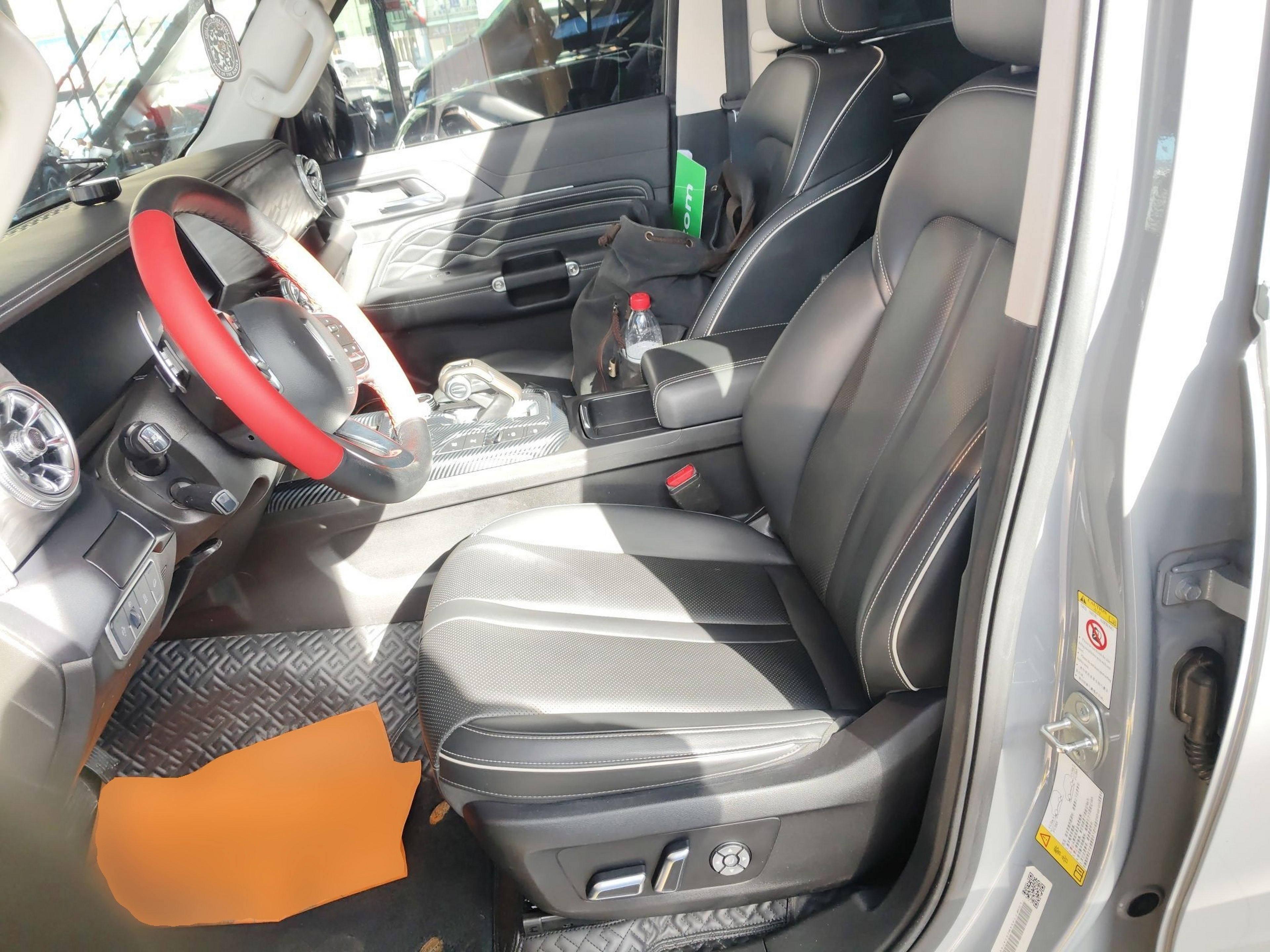 المقاعد الأمامية داخل السيارة