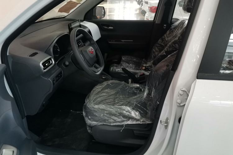 Used Wuling Hongguang New Energy 2025 Extended-Range Hybrid 50KM Comfort Version
