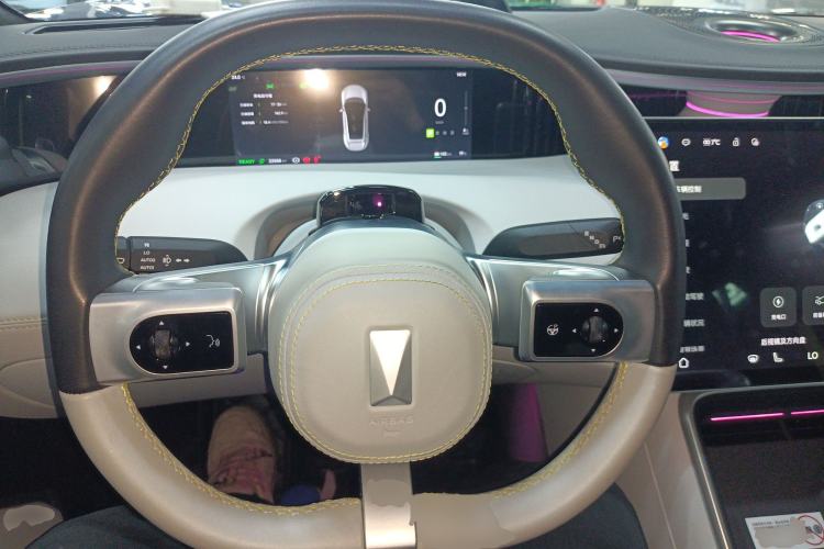 Used  11 2024 730 Luxury Edition with Three Lasers and Rear-Wheel Drive