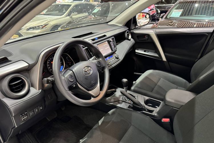 Used Toyota RAV4 2018 2.0L CVT Two-Wheel Drive Fashion X Edition
