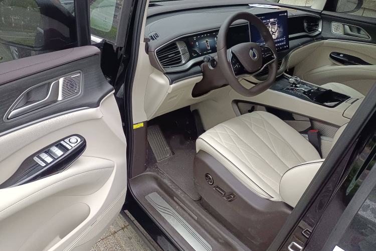 Used Denza D9 2024 DM-i 980 Four-Wheel Drive Prestige Model
