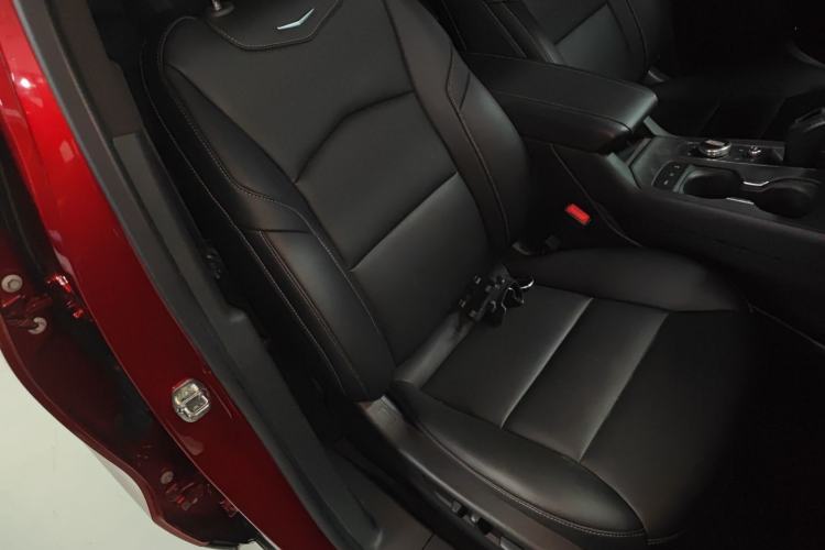 Used Cadillac XT4 2022 28T Two-Wheel-Drive Luxury Version
