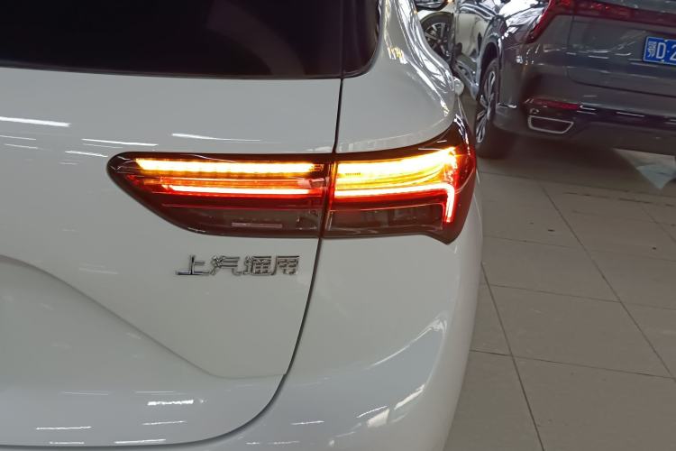 Used Buick Envision 2022 Encore S 552T Two-Wheel-Drive Luxury Model
