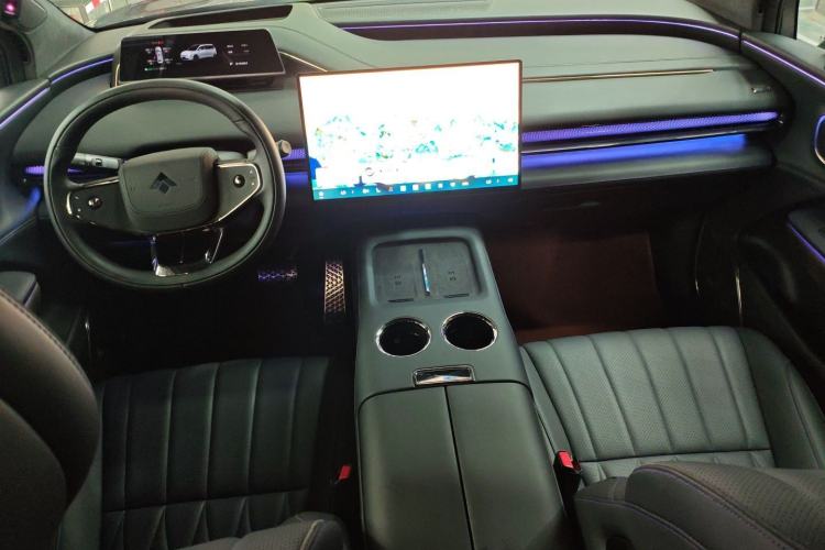 Used  HL 2025 700 Ultra Six-Seater All-Wheel-Drive LiDAR Version
