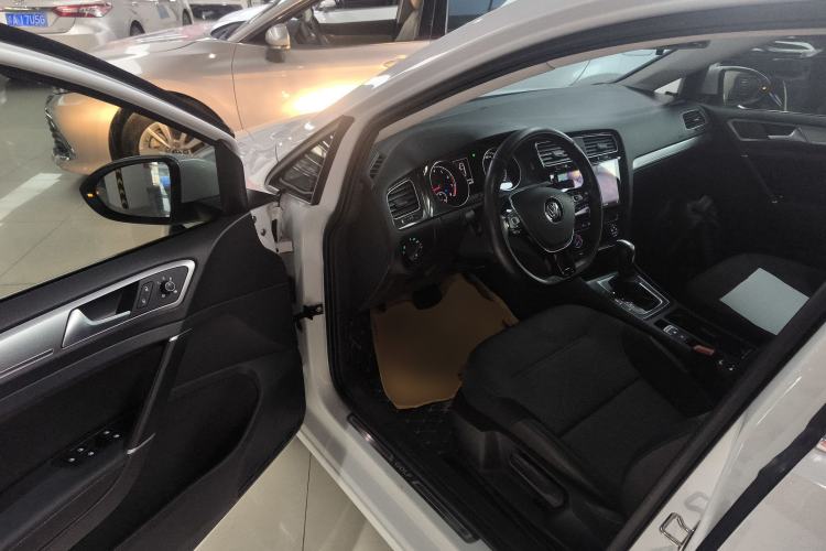 Used Volkswagen Golf 2018 230TSI Automatic Comfort Model
