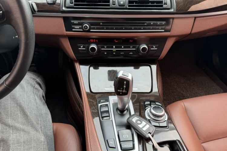 Used BMW 5 Series 2014 525Li Leading Model
