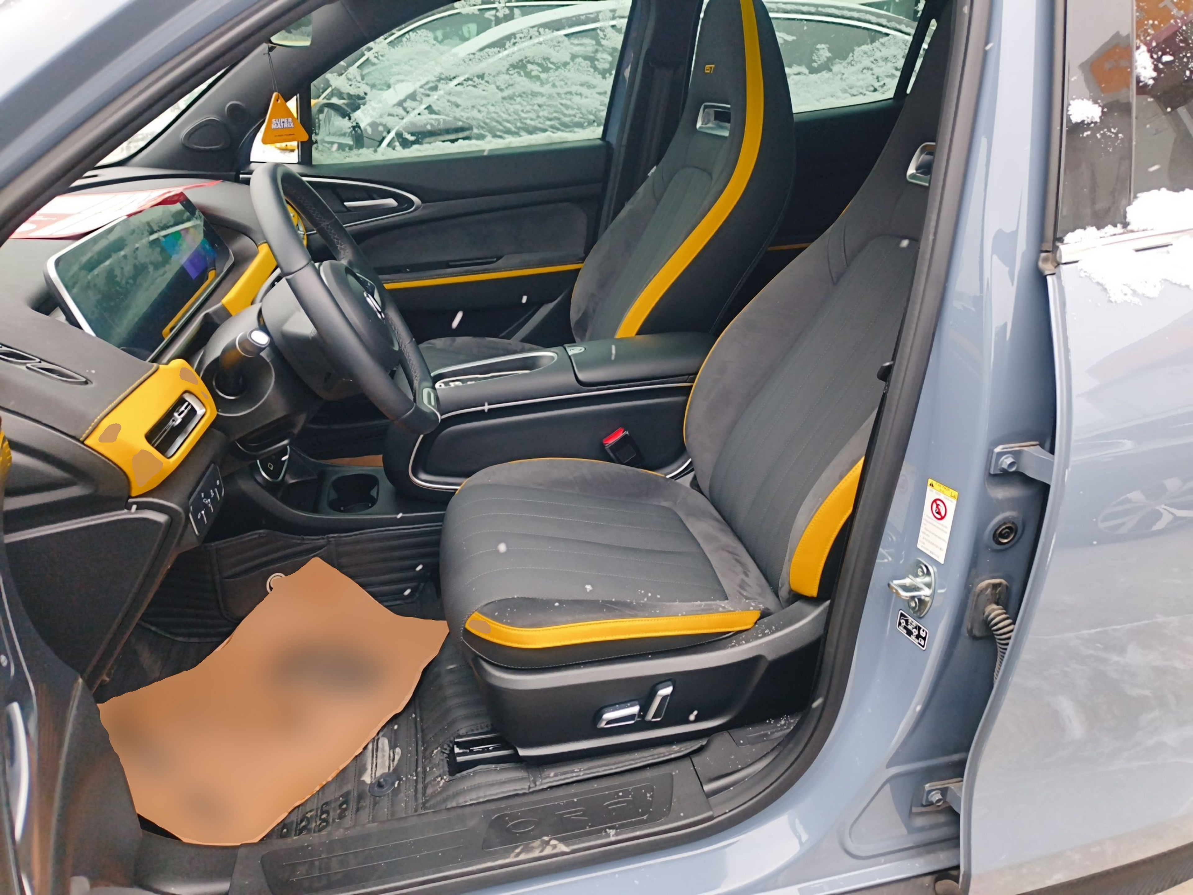 Переднее сиденье в автомобиле