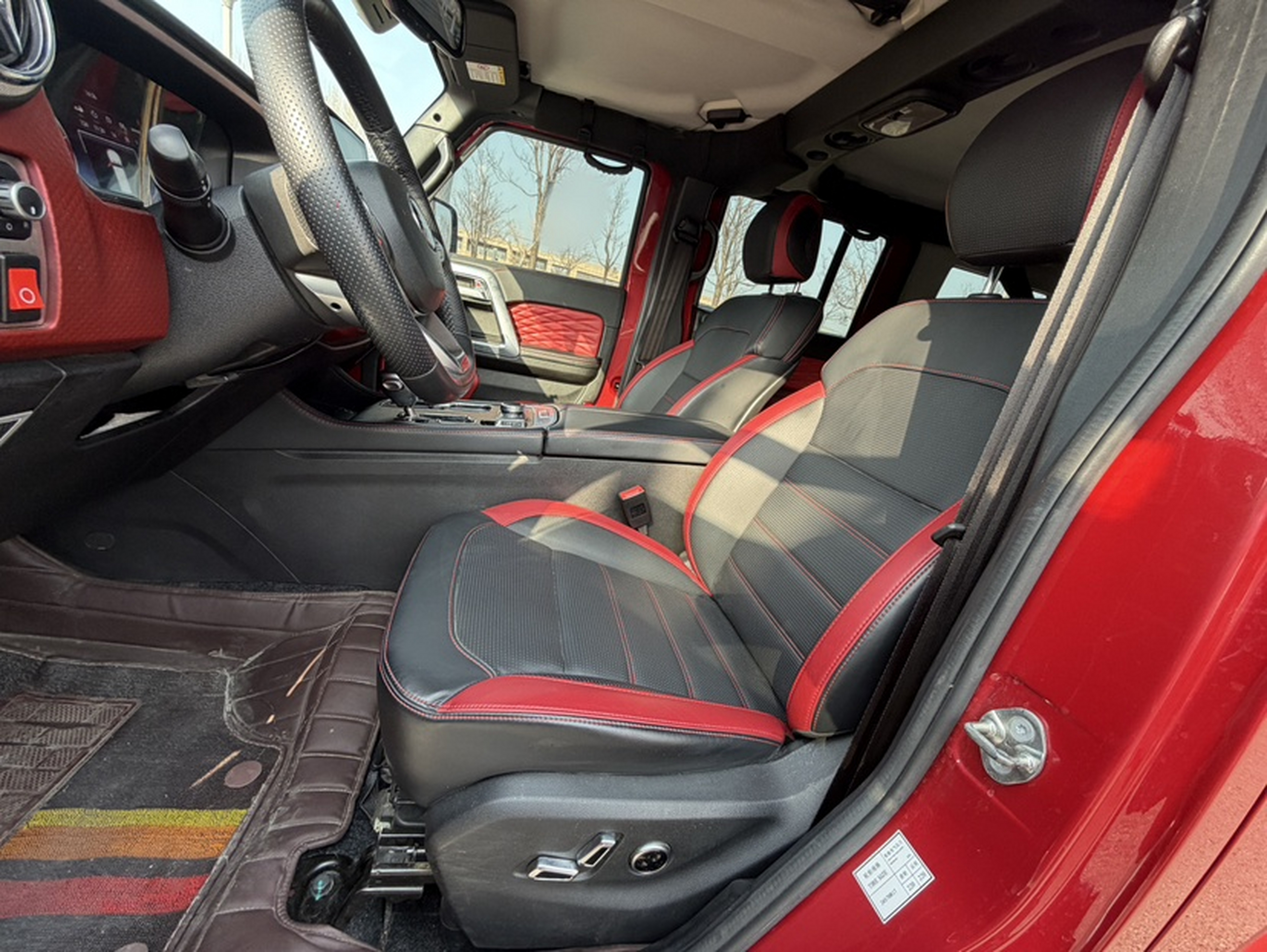 المقاعد الأمامية داخل السيارة