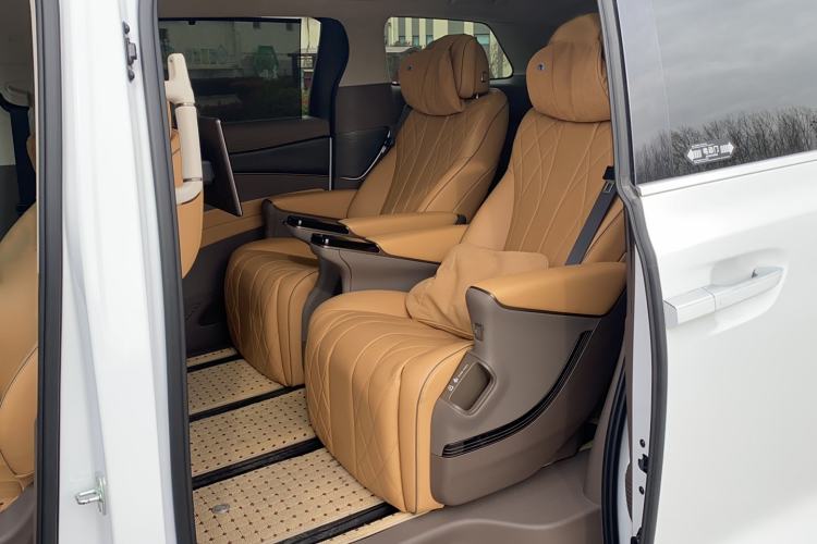 Used Denza D9 2022 DM-i 970 Four-Wheel Drive Flagship Model
