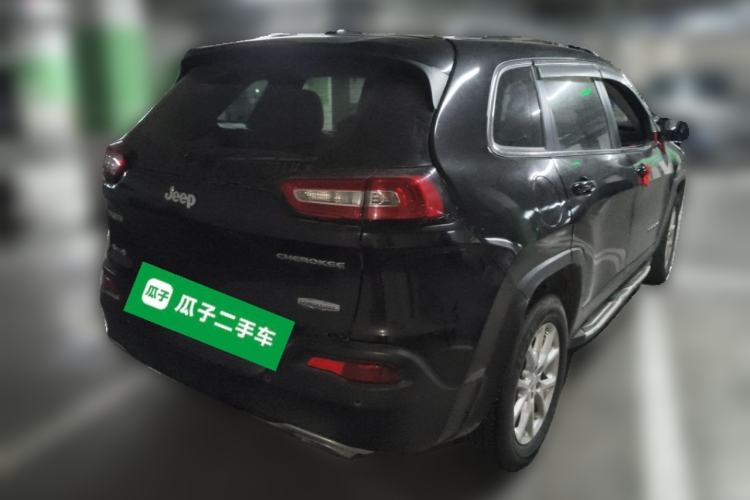 Used  Cherokee 2016 2.4L Professional Edition