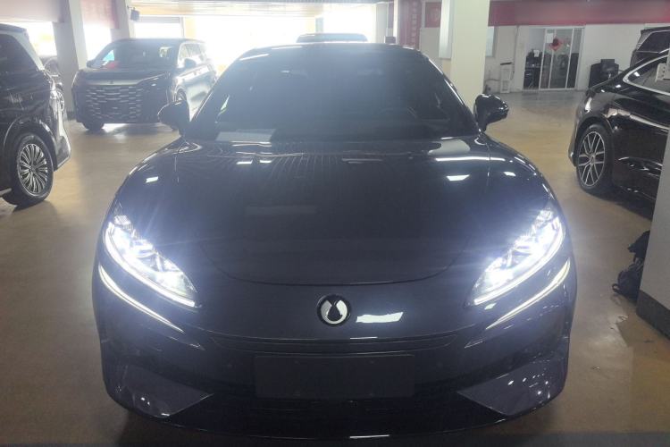 Used Denza Z9 2024 1100 km Four-Wheel Drive Max Version
