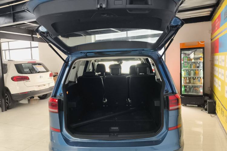 Used Volkswagen Touran 2018 Volkswagen Touran L 280TSI DSG Boundary Edition 7 Seats China VI Standard
