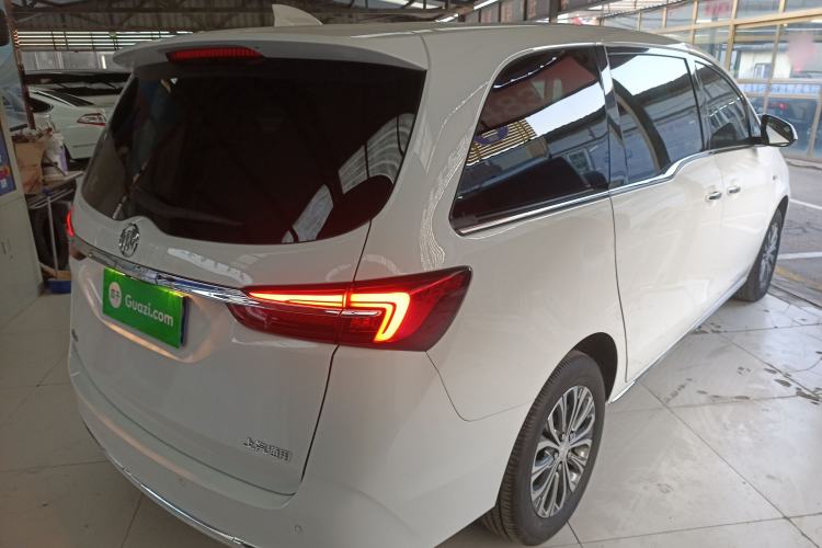 Used Buick GL8 2023 Facelifted Land Cruiser Executive Luxury Version
