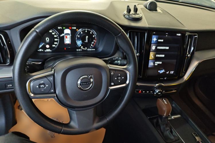 Used Volvo XC60 2019 T5 4x4 Zhiyuan Edition China VI Standard
