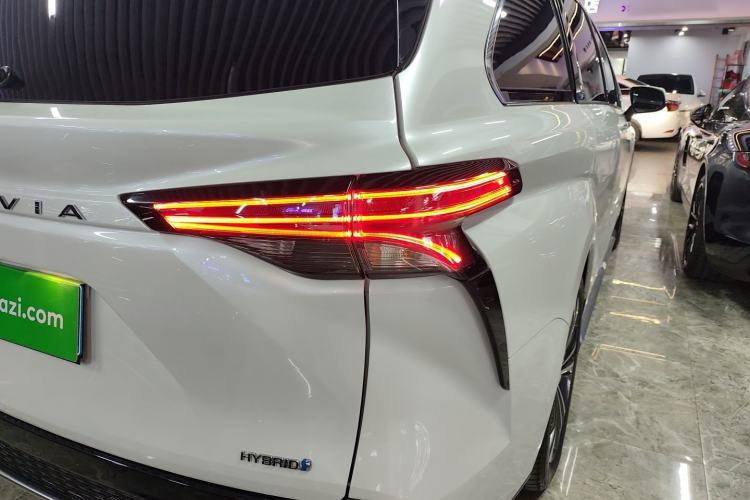 Used Toyota Granvia 2023 2.5L Hybrid Flagship VIP Edition