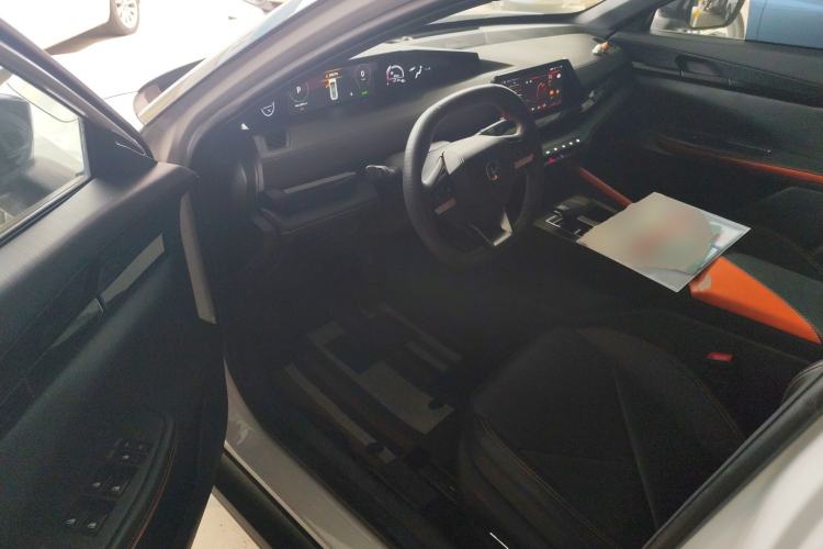 Used Changan UNI-V iDD 2023 Zhidian iDD 1.5T 113km Smart & Fun Version (Rapid Edition)
