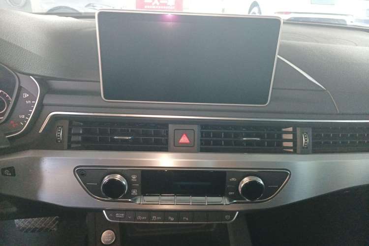 Used Audi A4L 2018 30th Anniversary Edition 40 TFSI Fashion Model
