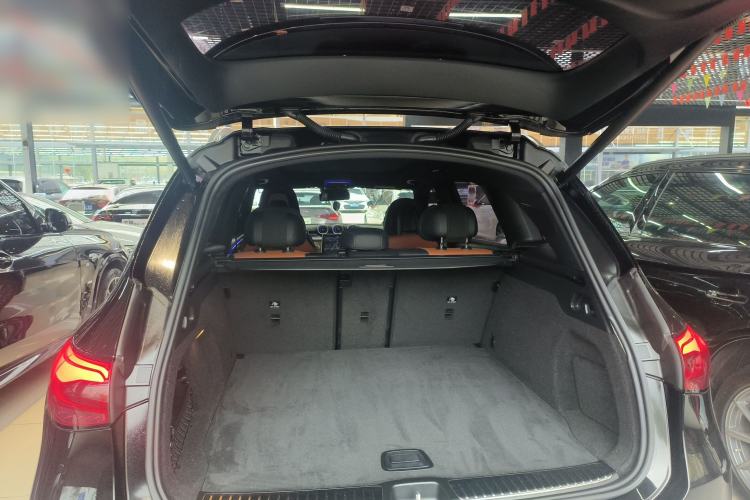 Used Mercedes-Benz GLC 2024 GLC 300 L 4MATIC Dynamic Edition 5-seater
