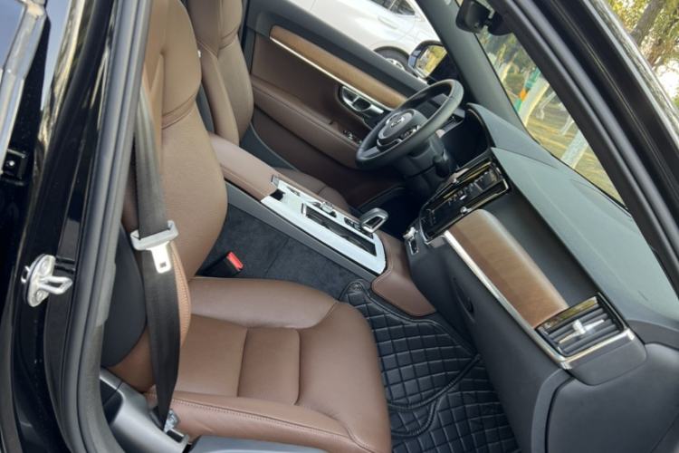 Used Volvo S90 New Energy 2025 Plug-in Hybrid Four-Wheel Drive Long-Range Zhiyi Luxury Edition
