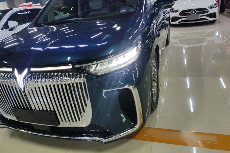 Used VOYAH Dream 2025 PHEV Four-Wheel-Drive Flagship Version – Qiankun Edition
