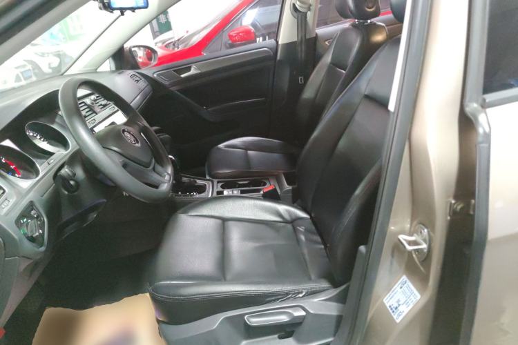 Used Volkswagen Golf 2016 1.6L Automatic Fashion Model
