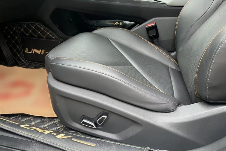 Used Changan UNI-V 2022 1.5T Prestige Version