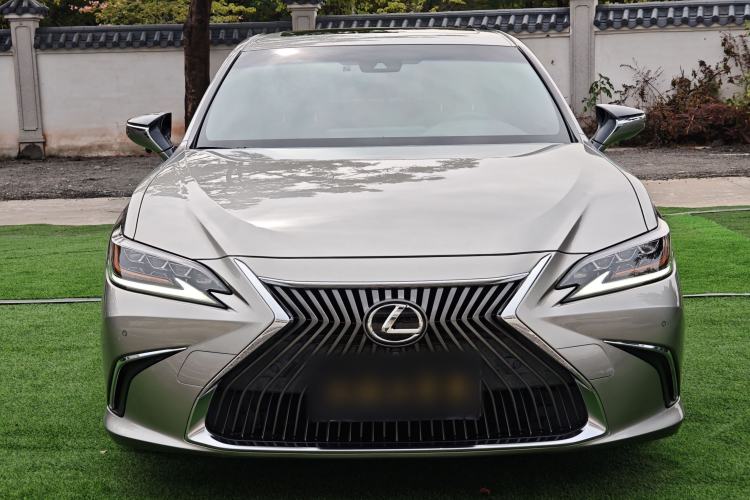 Used Lexus ES 2020 260 Excellence Edition
