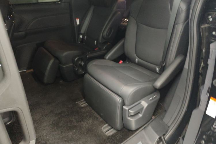 Used Toyota Granvia 2024 2.5L Hybrid Prestige PLUS Four-Wheel Drive Version
