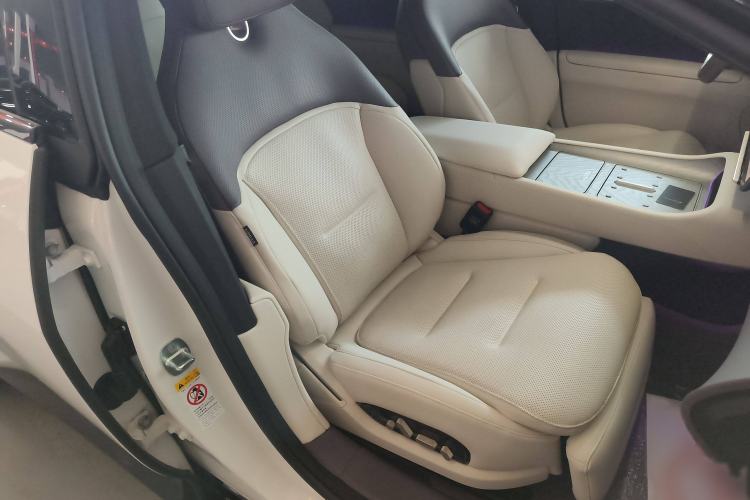 Used  12 2024 700 Three-Laser Rear-Wheel Drive Luxury Edition
