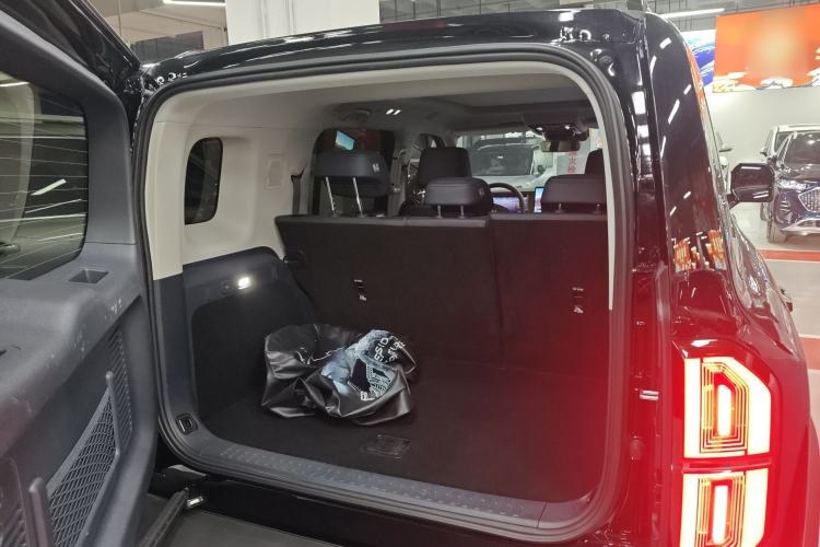 Used  Leopard 5 2023 Explore Edition