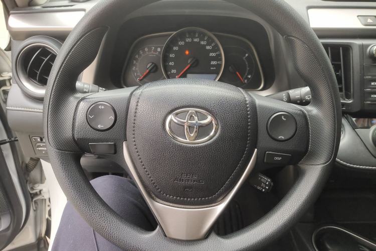 Used Toyota RAV4 2016 2.0L CVT Two-Wheel Drive Fashion Edition China V Standard