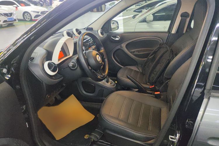 Used  forfour 2016 1.0L 52 kW Dynamic Edition
